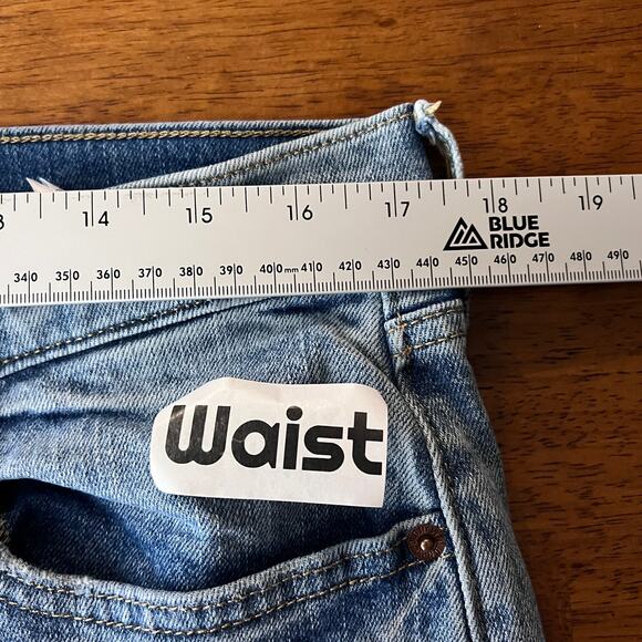 Old Navy Womens 12 Mid Rise Boyfriend Jeans Crop Capri Frayed Hem Light Wash - Picture 6 of 9